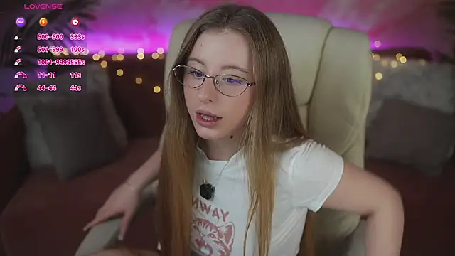 SilverrMoon online show from April 3, 2026, 12:58 pm