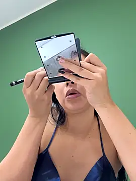 iiris  online show from November 5, 2025, 3:12 pm