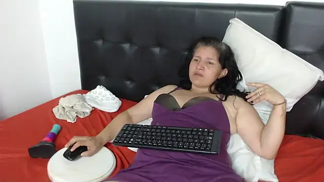 Snapshot of Angelinna_Milf chatting on December 5, 2024, 11:29 pm Angelinna Milf online show from December 5, 2024, 11:29 pm