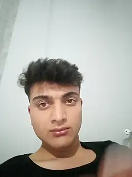 Snapshot of boy_3835 chatting on March 11, 2025, 2:54 am boy 3835 online show from March 11, 2025, 2:54 am