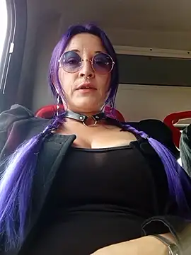 sophie banger online show from October 31, 2025, 8:32 pm