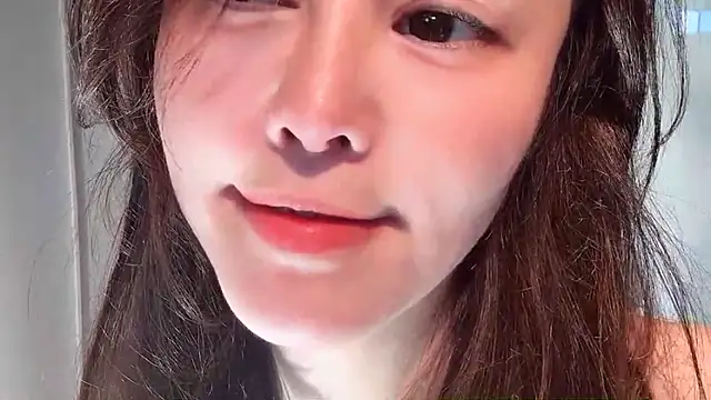 Krismil3 online show from May 15, 2026, 11:01 pm
