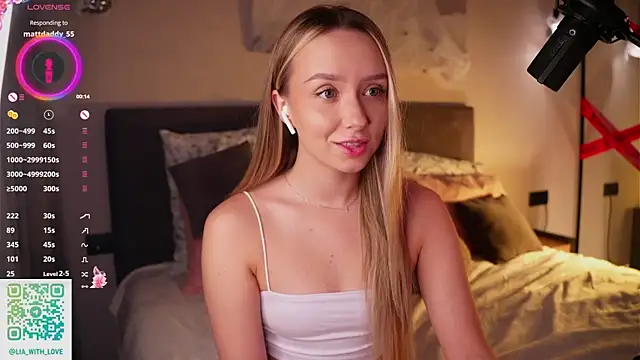 HollisBeckett online show from November 15, 2025, 3:04 am