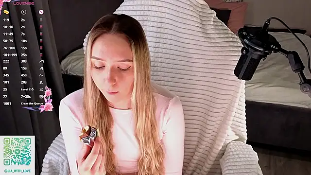 Snapshot of HollisBeckett chatting on February 14, 2026, 1:13 am HollisBeckett online show from February 14, 2026, 1:13 am