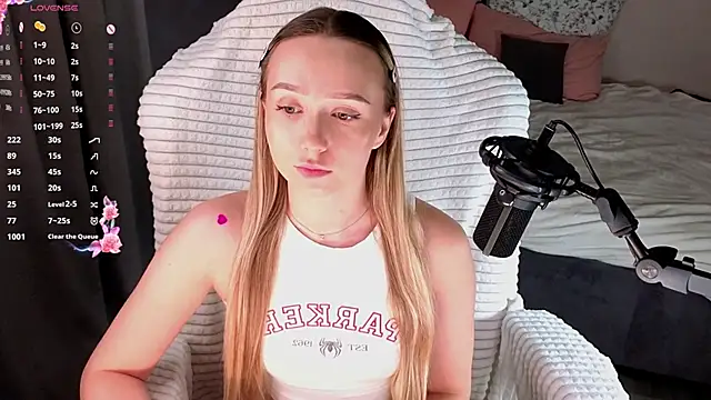 Snapshot of HollisBeckett chatting on February 27, 2026, 3:17 am HollisBeckett online show from February 27, 2026, 3:17 am