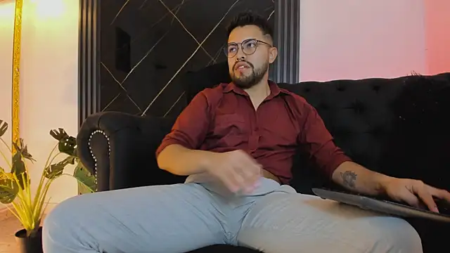 Snapshot of LuccaMallard chatting on May 2, 2026, 2:00 pm LuccaMallard online show from May 2, 2026, 2:00 pm