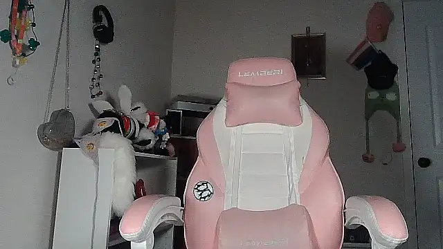 Snapshot of GoddessPinxx chatting on July 31, 2026, 1:32 pm GoddessPinxx online show from July 31, 2026, 1:32 pm
