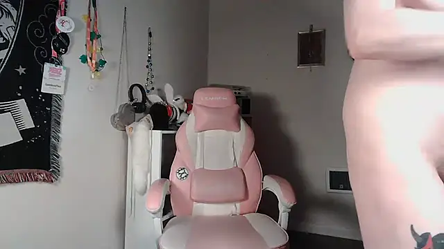 Snapshot of GoddessPinxx chatting on August 3, 2026, 7:17 pm GoddessPinxx online show from August 3, 2026, 7:17 pm
