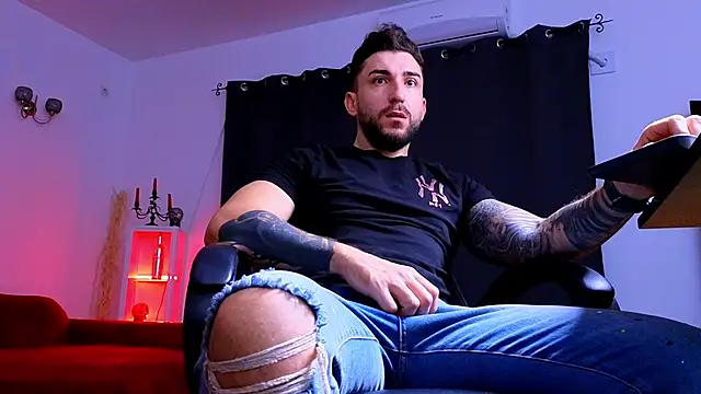 Snapshot of MightyAaron66 chatting on October 19, 2025, 4:24 am MightyAaron66 online show from October 19, 2025, 4:24 am