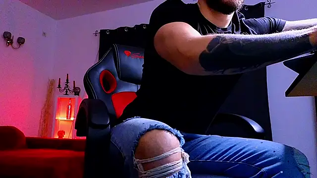 Snapshot of MightyAaron66 chatting on October 20, 2025, 2:34 am MightyAaron66 online show from October 20, 2025, 2:34 am