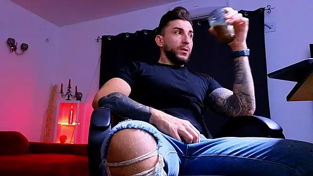 Snapshot of MightyAaron66 chatting on October 21, 2025, 3:07 am MightyAaron66 online show from October 21, 2025, 3:07 am