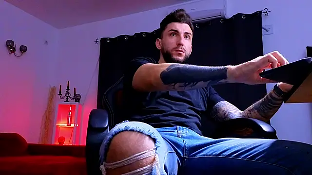 Snapshot of MightyAaron66 chatting on October 22, 2025, 4:13 am MightyAaron66 online show from October 22, 2025, 4:13 am