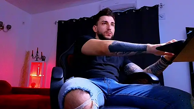 Snapshot of MightyAaron66 chatting on October 23, 2025, 5:07 am MightyAaron66 online show from October 23, 2025, 5:07 am