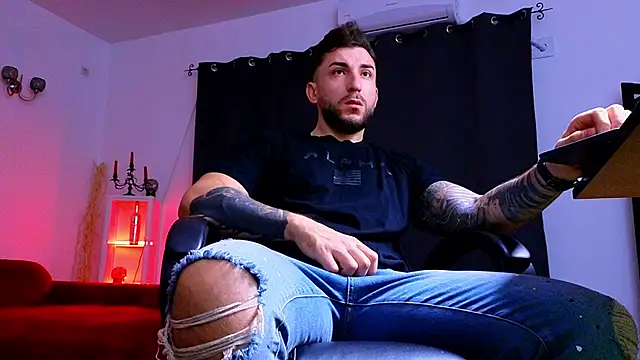 Snapshot of MightyAaron66 chatting on October 25, 2025, 4:20 am MightyAaron66 online show from October 25, 2025, 4:20 am