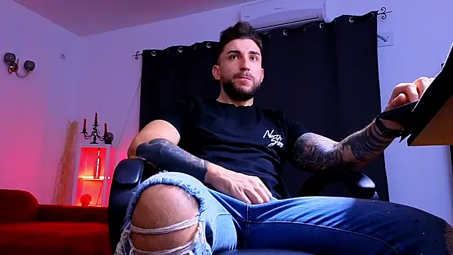 Snapshot of MightyAaron66 chatting on October 27, 2025, 4:38 am MightyAaron66 online show from October 27, 2025, 4:38 am