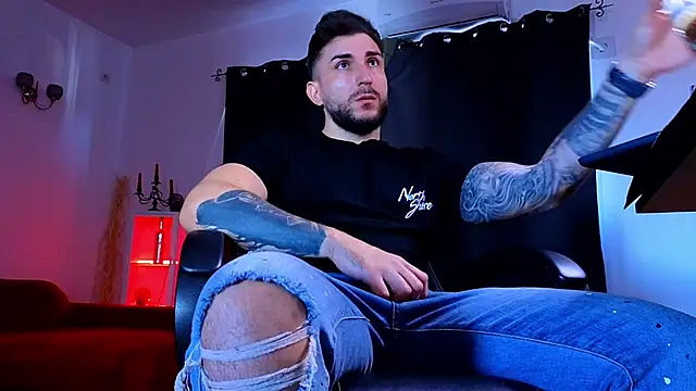 Snapshot of MightyAaron66 chatting on October 28, 2025, 9:57 am MightyAaron66 online show from October 28, 2025, 9:57 am