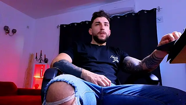 Snapshot of MightyAaron66 chatting on October 29, 2025, 5:10 am MightyAaron66 online show from October 29, 2025, 5:10 am