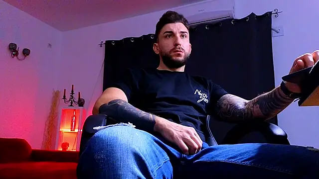 Snapshot of MightyAaron66 chatting on October 30, 2025, 2:46 am MightyAaron66 online show from October 30, 2025, 2:46 am