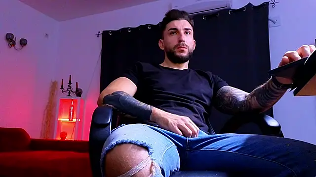 Snapshot of MightyAaron66 chatting on October 31, 2025, 3:29 am MightyAaron66 online show from October 31, 2025, 3:29 am