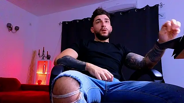 Snapshot of MightyAaron66 chatting on November 4, 2025, 4:22 am MightyAaron66 online show from November 4, 2025, 4:22 am