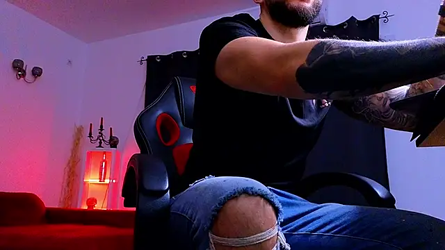 Snapshot of MightyAaron66 chatting on November 5, 2025, 3:28 am MightyAaron66 online show from November 5, 2025, 3:28 am