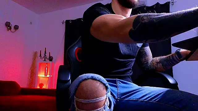 Snapshot of MightyAaron66 chatting on November 7, 2025, 3:39 am MightyAaron66 online show from November 7, 2025, 3:39 am