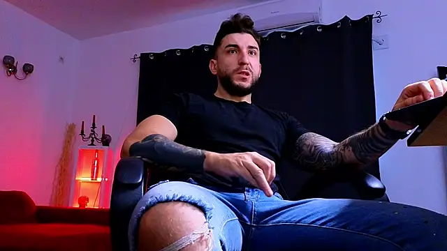 Snapshot of MightyAaron66 chatting on November 10, 2025, 6:23 am MightyAaron66 online show from November 10, 2025, 6:23 am