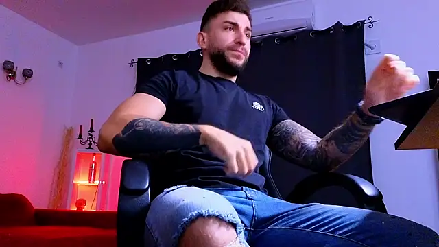 Snapshot of MightyAaron66 chatting on November 11, 2025, 3:28 am MightyAaron66 online show from November 11, 2025, 3:28 am