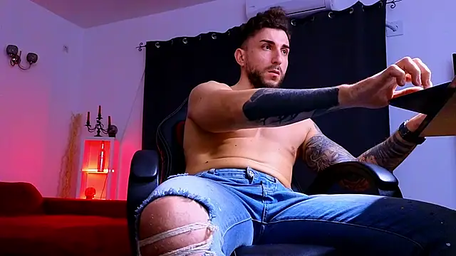 Snapshot of MightyAaron66 chatting on November 11, 2025, 3:34 pm MightyAaron66 online show from November 11, 2025, 3:34 pm