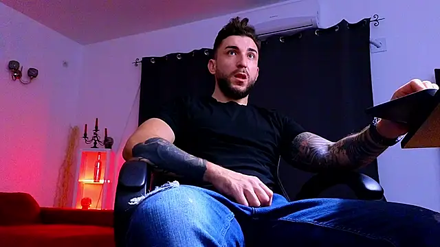 Snapshot of MightyAaron66 chatting on November 12, 2025, 4:46 am MightyAaron66 online show from November 12, 2025, 4:46 am