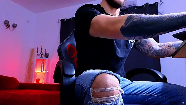 Snapshot of MightyAaron66 chatting on November 17, 2025, 5:24 am MightyAaron66 online show from November 17, 2025, 5:24 am