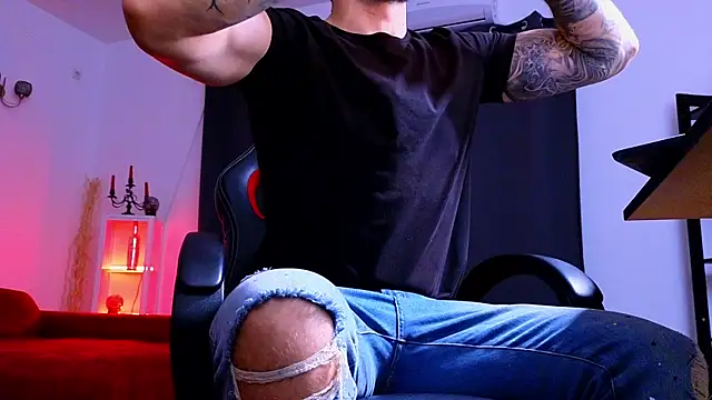 Snapshot of MightyAaron66 chatting on November 18, 2025, 3:01 am MightyAaron66 online show from November 18, 2025, 3:01 am