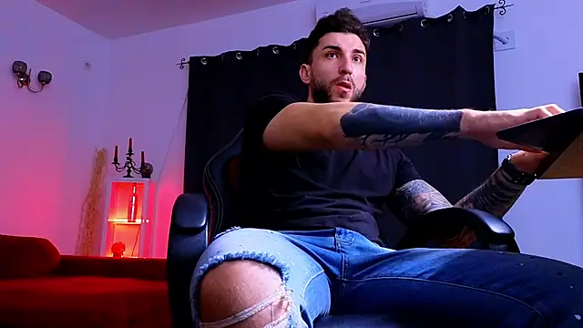 Snapshot of MightyAaron66 chatting on November 19, 2025, 4:01 am MightyAaron66 online show from November 19, 2025, 4:01 am