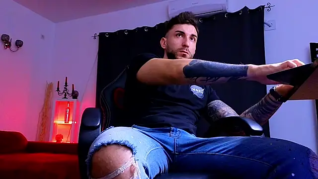 Snapshot of MightyAaron66 chatting on November 21, 2025, 3:38 am MightyAaron66 online show from November 21, 2025, 3:38 am