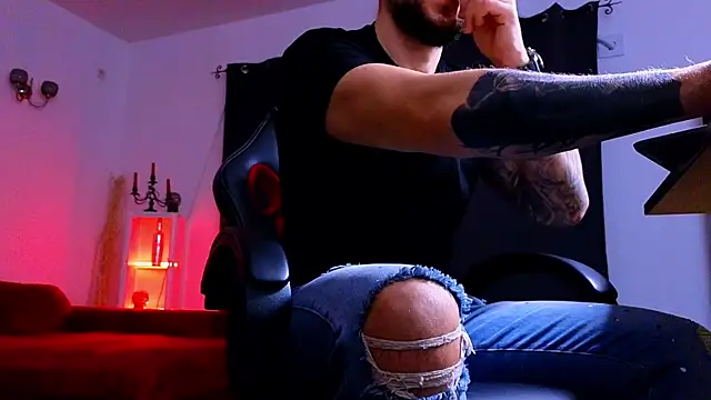 Snapshot of MightyAaron66 chatting on November 23, 2025, 4:12 am MightyAaron66 online show from November 23, 2025, 4:12 am