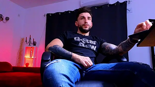 Snapshot of MightyAaron66 chatting on November 26, 2025, 3:35 pm MightyAaron66 online show from November 26, 2025, 3:35 pm