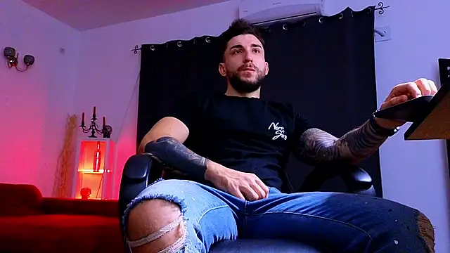 Snapshot of MightyAaron66 chatting on November 27, 2025, 4:47 am MightyAaron66 online show from November 27, 2025, 4:47 am