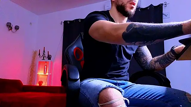 Snapshot of MightyAaron66 chatting on November 29, 2025, 3:42 am MightyAaron66 online show from November 29, 2025, 3:42 am