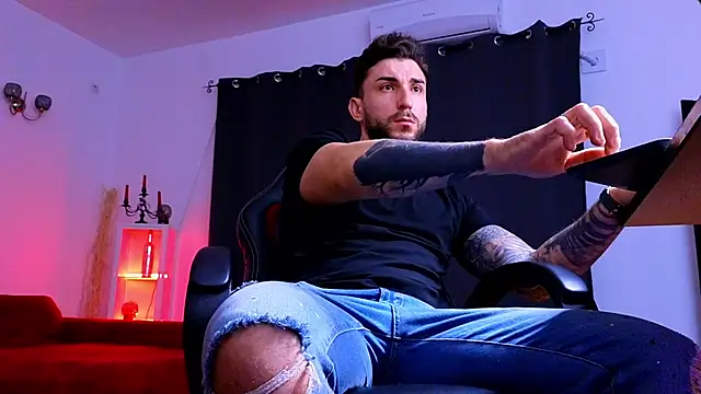 MightyAaron66 online show from December 4, 2025, 3:49 am