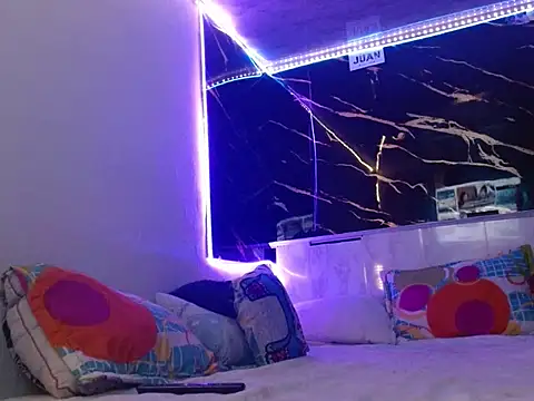 couplehot7777 online show from April 15, 2026, 2:57 pm