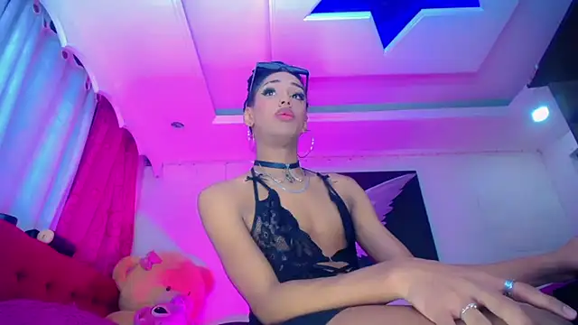 NahomiCamper online show from December 22, 2025, 11:35 pm