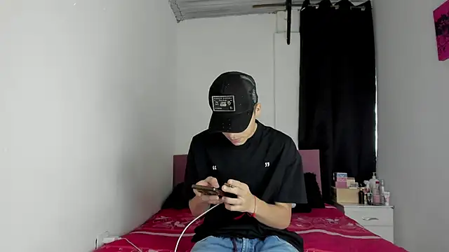 HeellBoy  online show from March 18, 2026, 7:39 pm