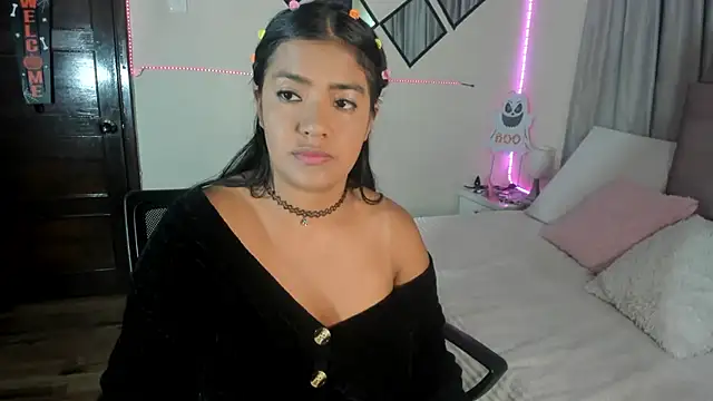 arianithaxox online show from November 5, 2025, 4:34 am