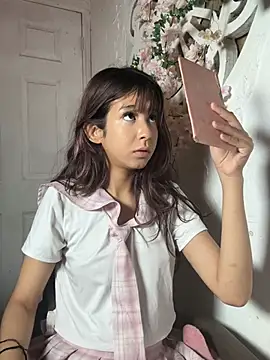 Snapshot of fairybel chatting on February 7, 2026, 6:33 pm fairybel online show from February 7, 2026, 6:33 pm