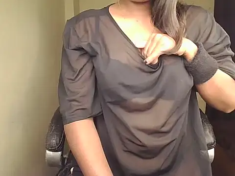 Snapshot of Black-Pearll chatting on November 4, 2025, 5:45 pm Black-Pearll online show from November 4, 2025, 5:45 pm