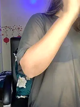 Black-Pearll online show from April 17, 2026, 7:55 am