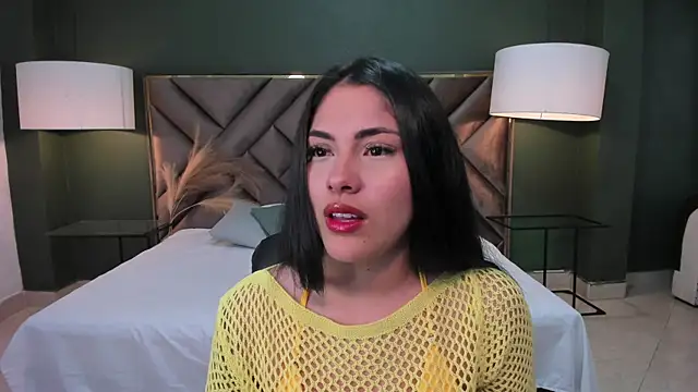 Mia Elowen online show from March 7, 2025, 9:06 pm