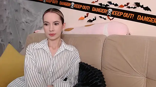 AmbrielHailey online show from November 2, 2025, 7:27 pm