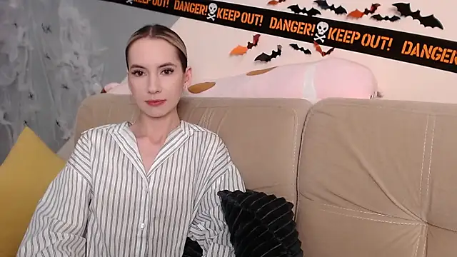 AmbrielHailey online show from November 3, 2025, 8:04 am