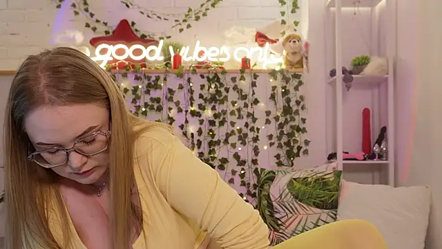 MonicaAsis online show from February 1, 2026, 5:44 pm